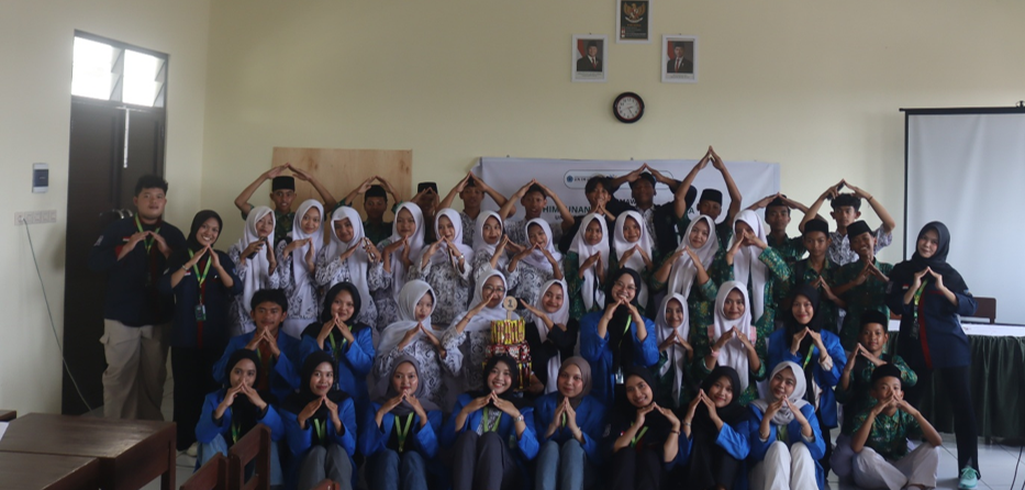 Read more about the article PPK ORMAWA HIMASTA UNIMUS AJARKAN PUBLIC SPEAKING DAN KAMPANYE ISU LINGKUNGAN MELALUI SEDESA DI SMA NAHDLOTUSY SYUBAN PLOSO